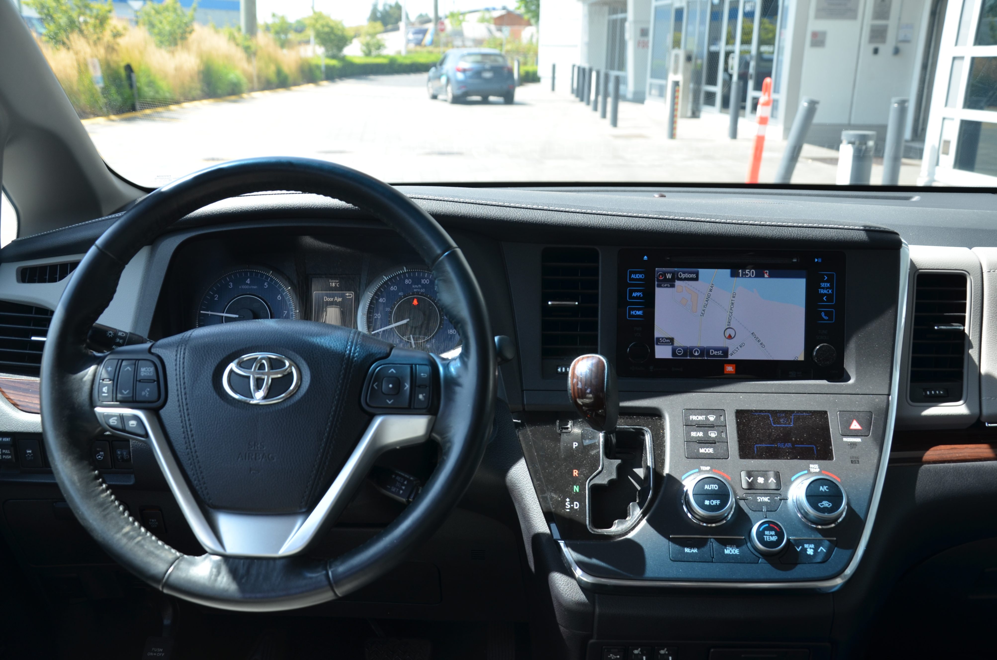 2017 Toyota Sienna 5dr XLE 7-Pass AWD, Vancouver, Cash
