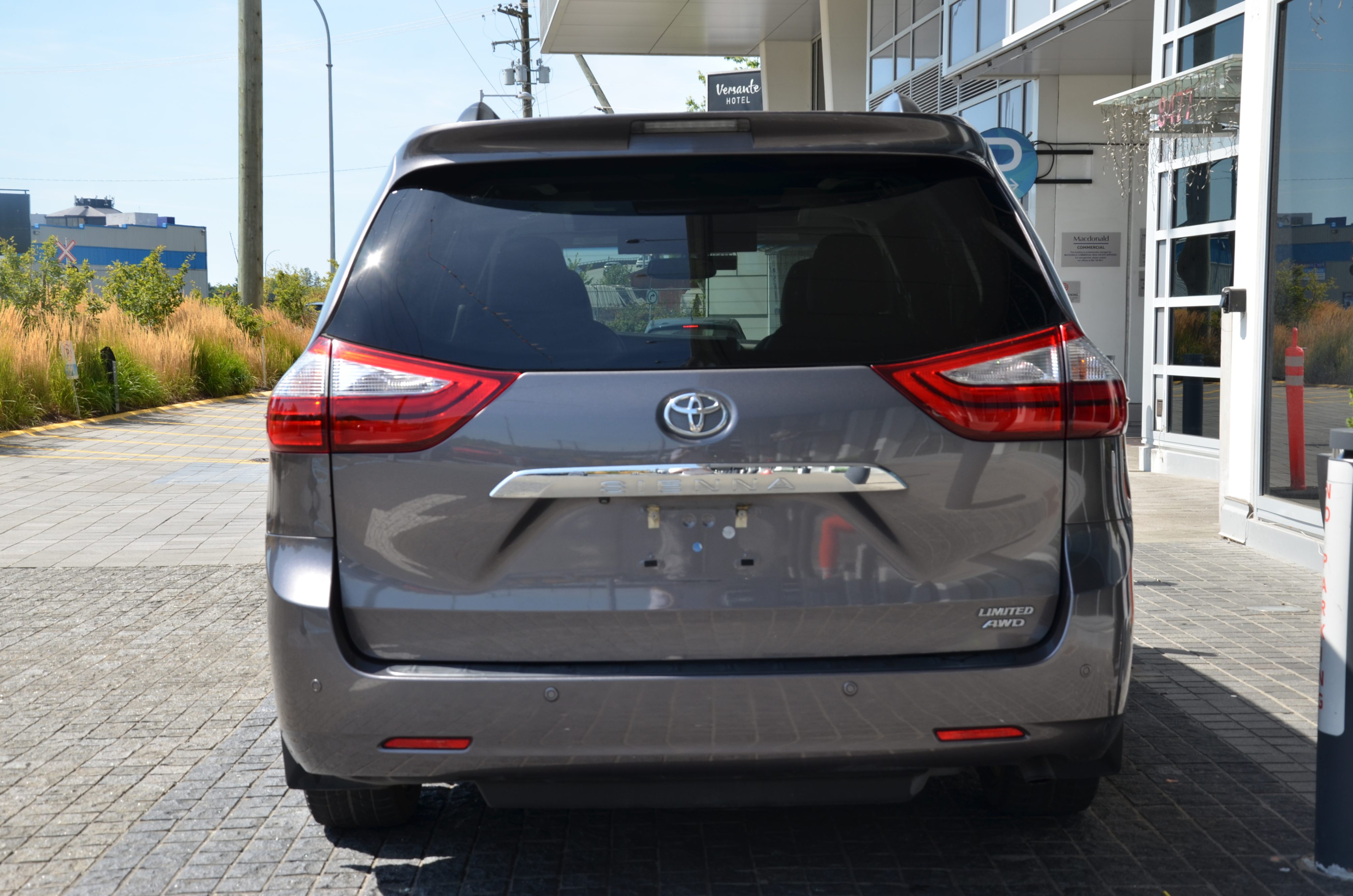 2017 Toyota Sienna 5dr XLE 7-Pass AWD, Vancouver, Cash