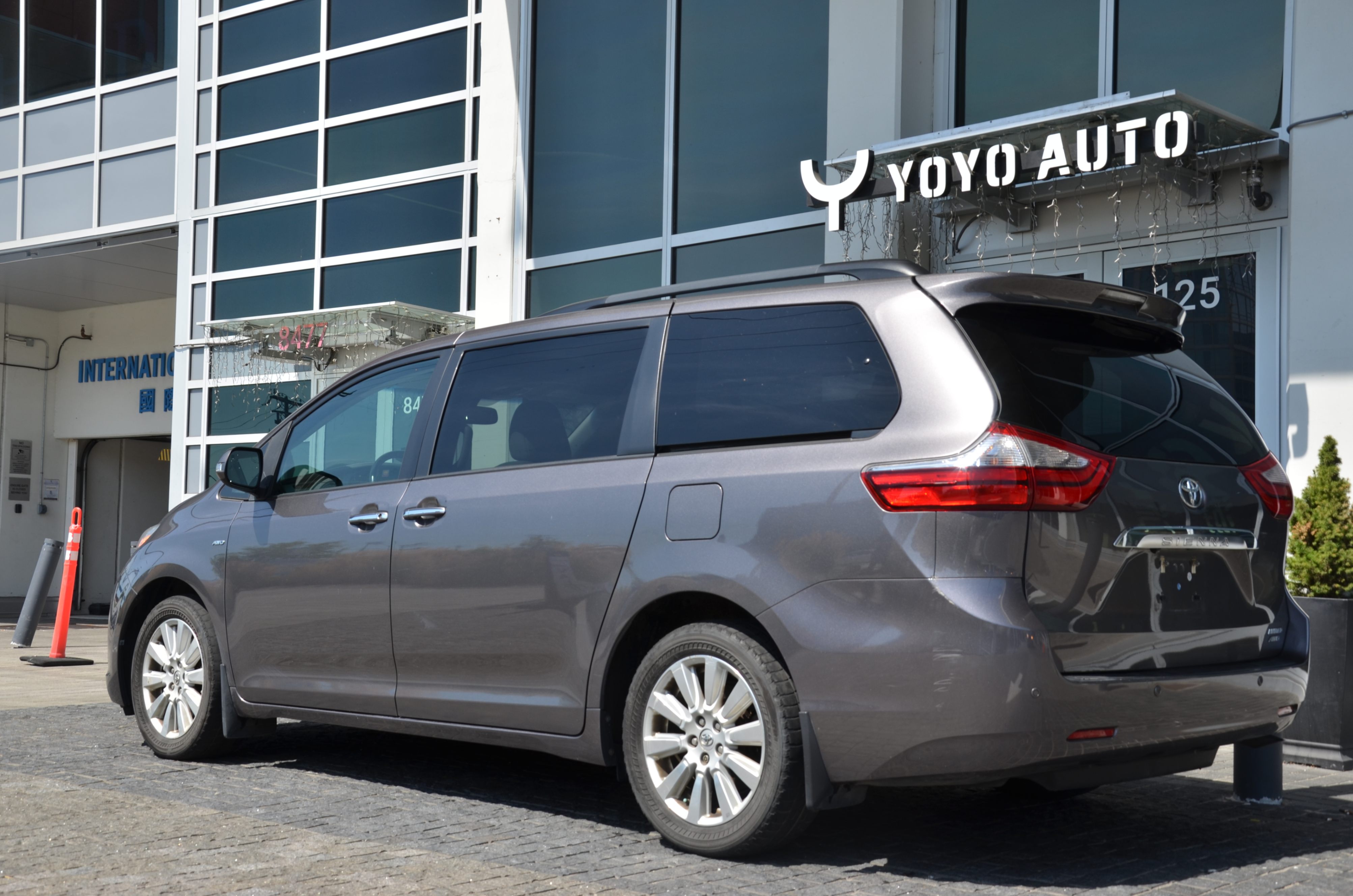 2017 Toyota Sienna 5dr XLE 7-Pass AWD, Vancouver, Cash