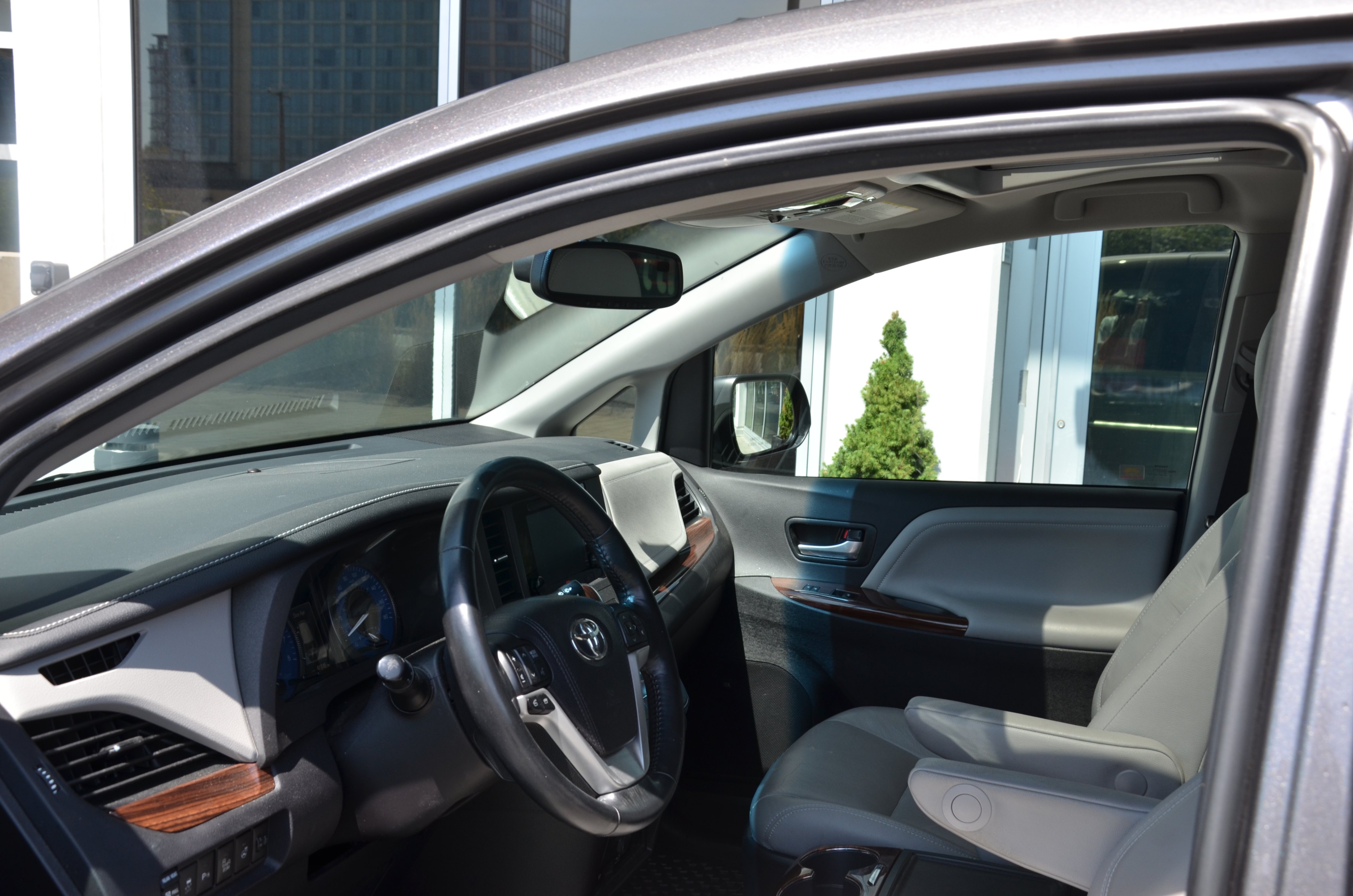 2017 Toyota Sienna 5dr XLE 7-Pass AWD, Vancouver, Cash
