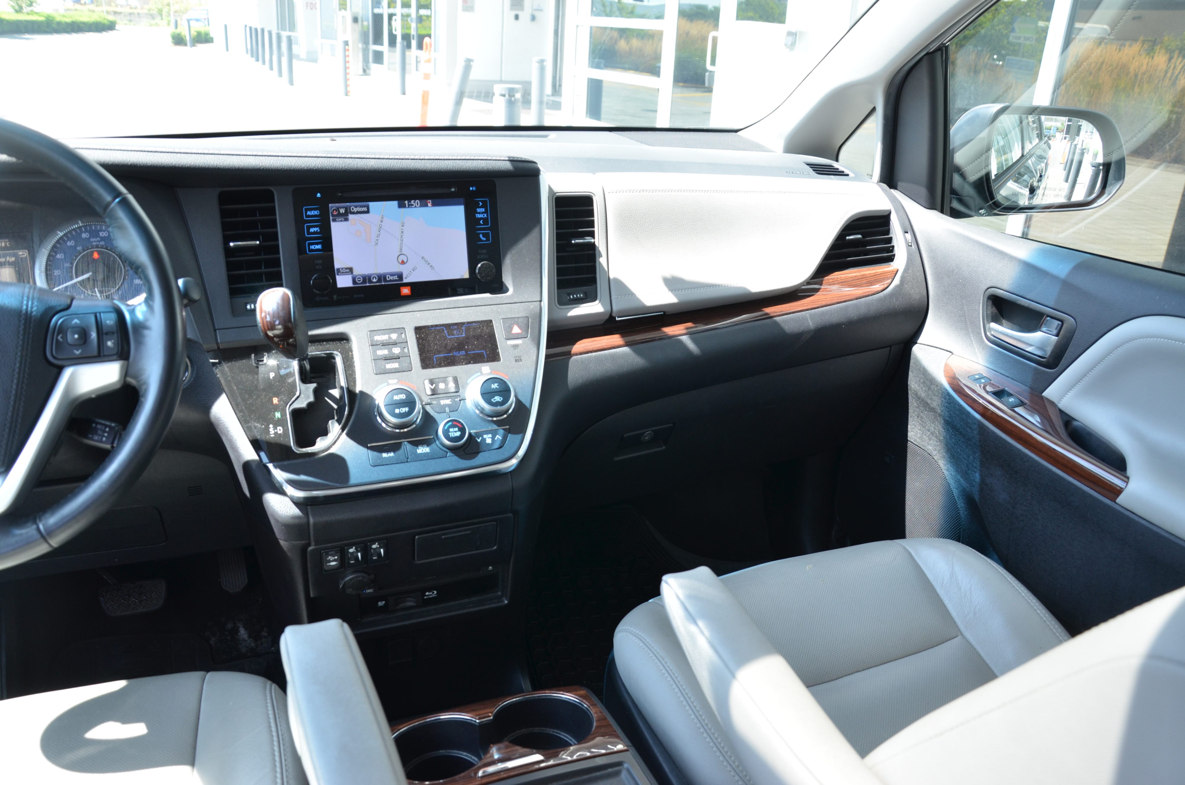 2017 Toyota Sienna 5dr XLE 7-Pass AWD, Vancouver, Cash