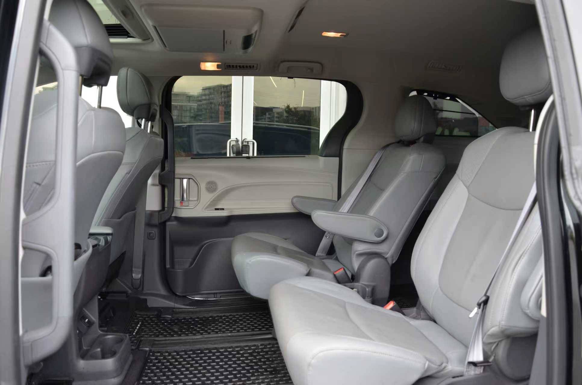 2021 Toyota Sienna XLE 7-Passenger AWD, Vancouver, Cash