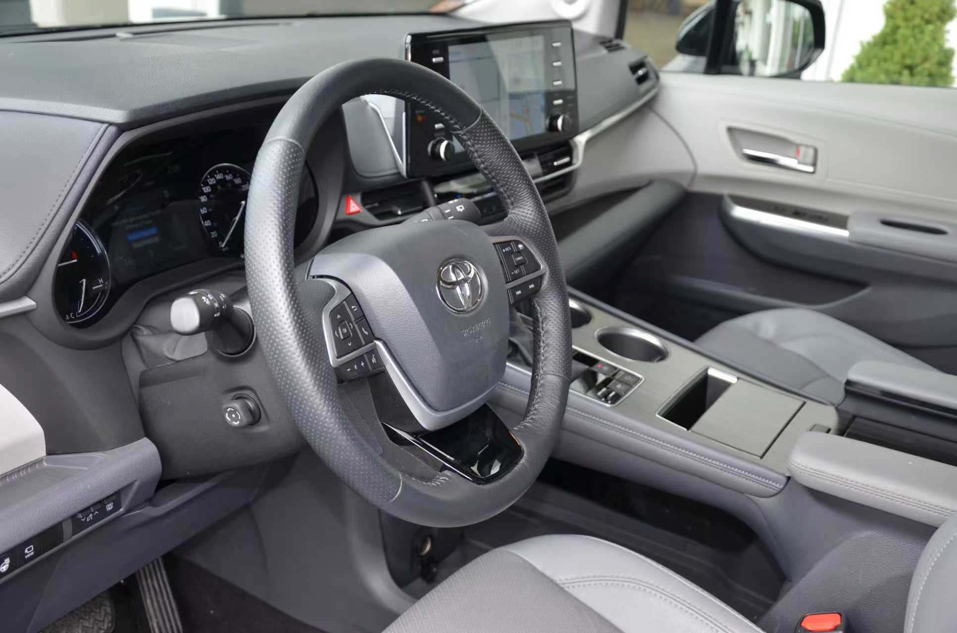 2021 Toyota Sienna XLE 7-Passenger AWD, Vancouver, Cash