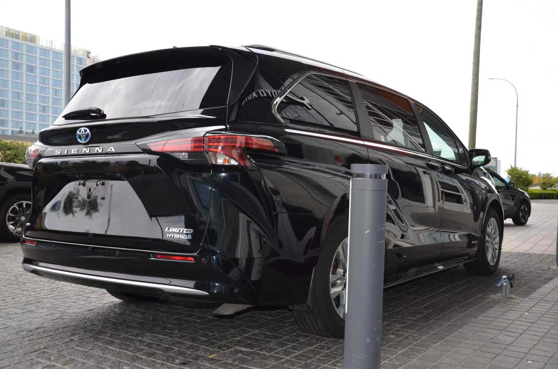 2021 Toyota Sienna XLE 7-Passenger AWD, Vancouver, Cash