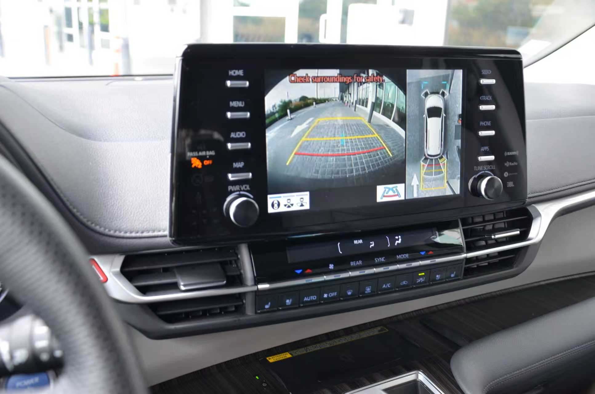 2021 Toyota Sienna XLE 7-Passenger AWD, Vancouver, Cash