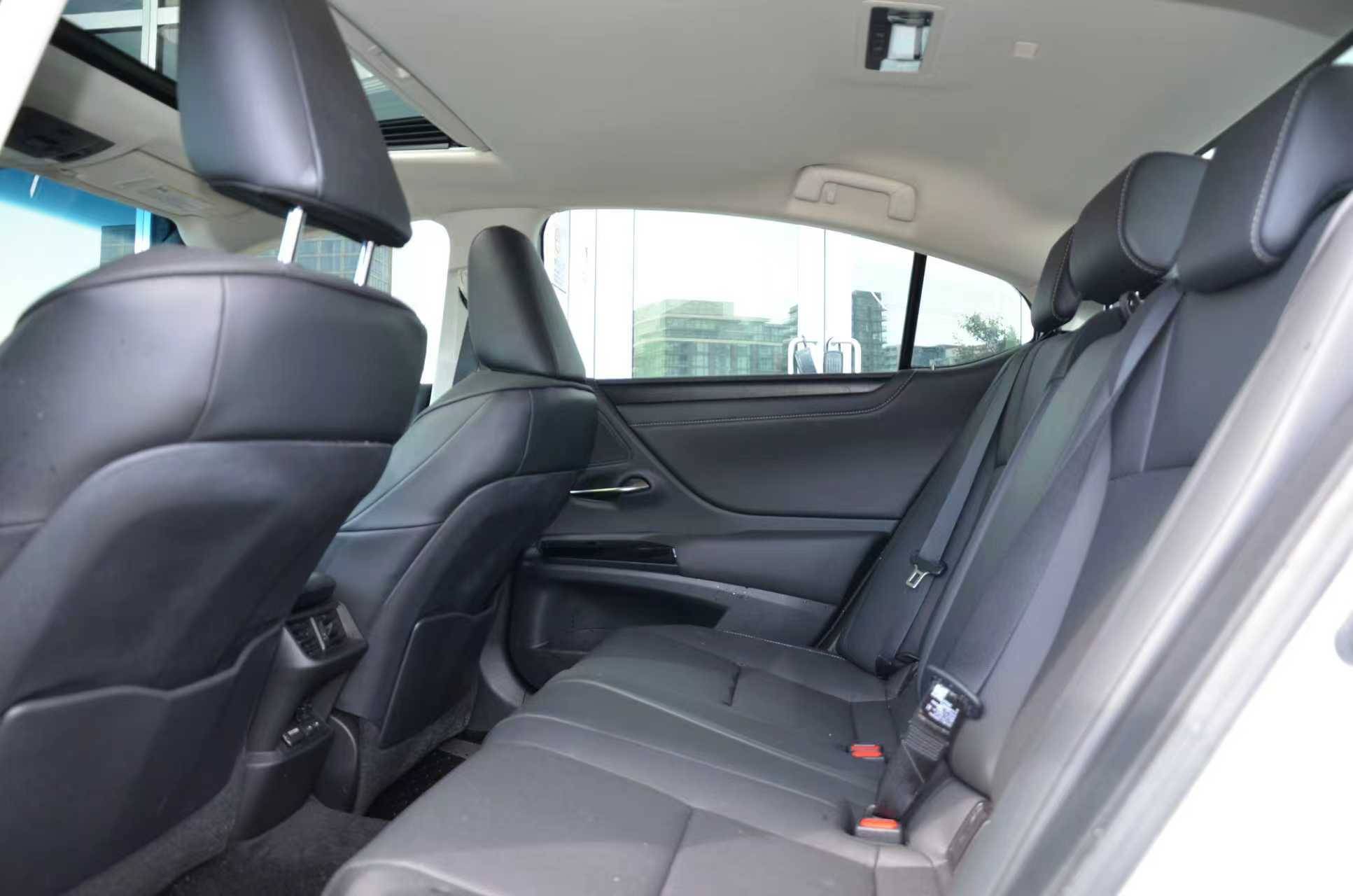 2022 Lexus ES ES 300h Auto, Vancouver, Cash