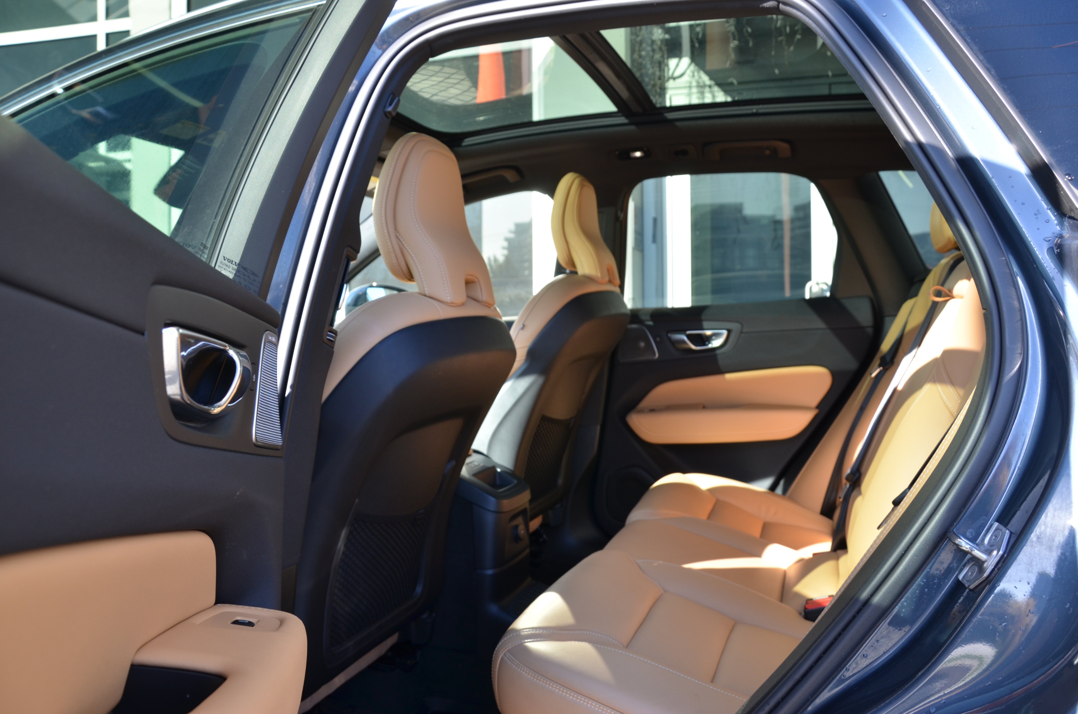 2022 Volvo XC60 Recharge T8 eAWD PHEV Inscription *Ltd Avail*, 温哥华, 全款车