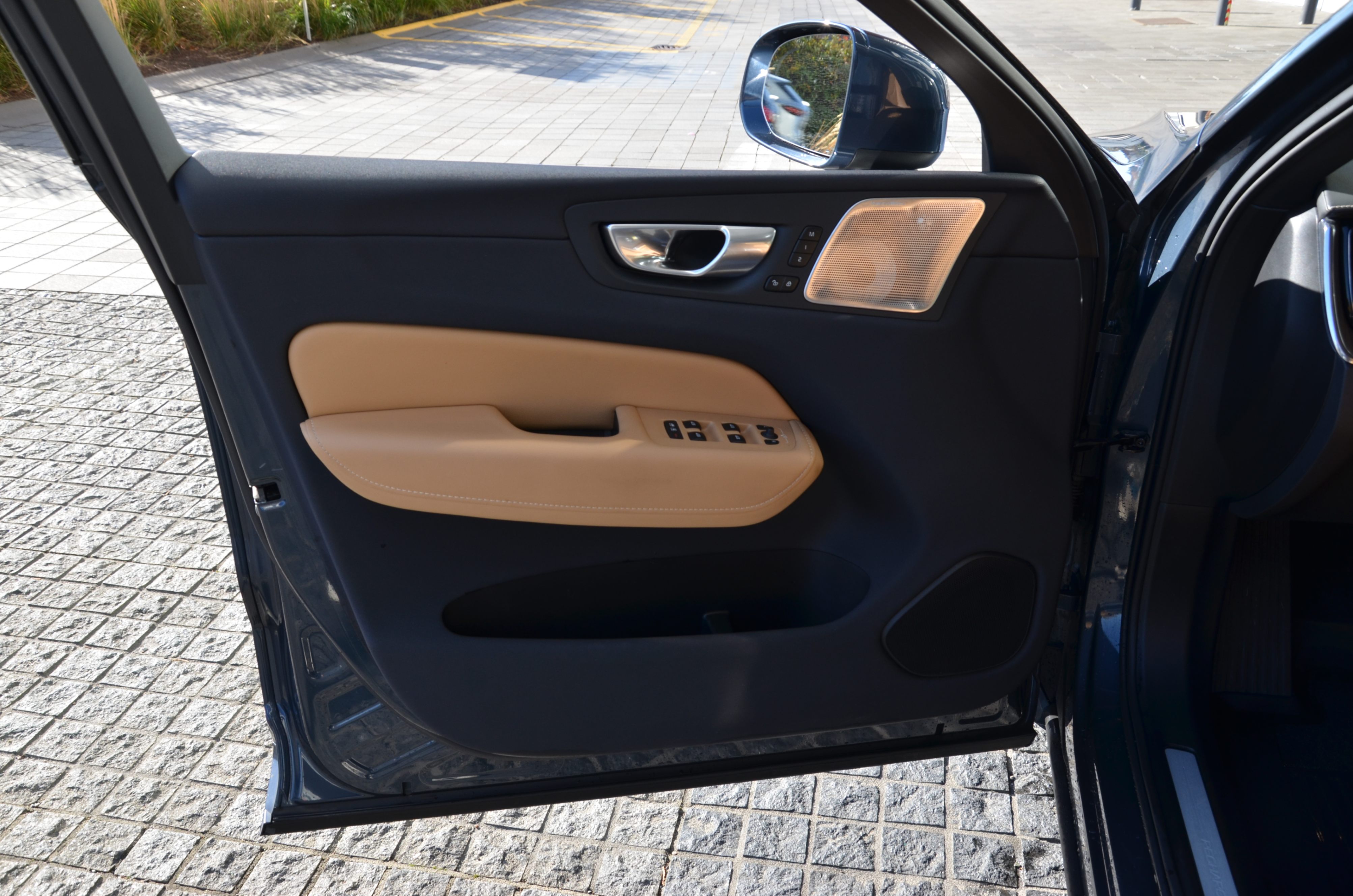 2022 Volvo XC60 Recharge T8 eAWD PHEV Inscription *Ltd Avail*, 温哥华, 全款车
