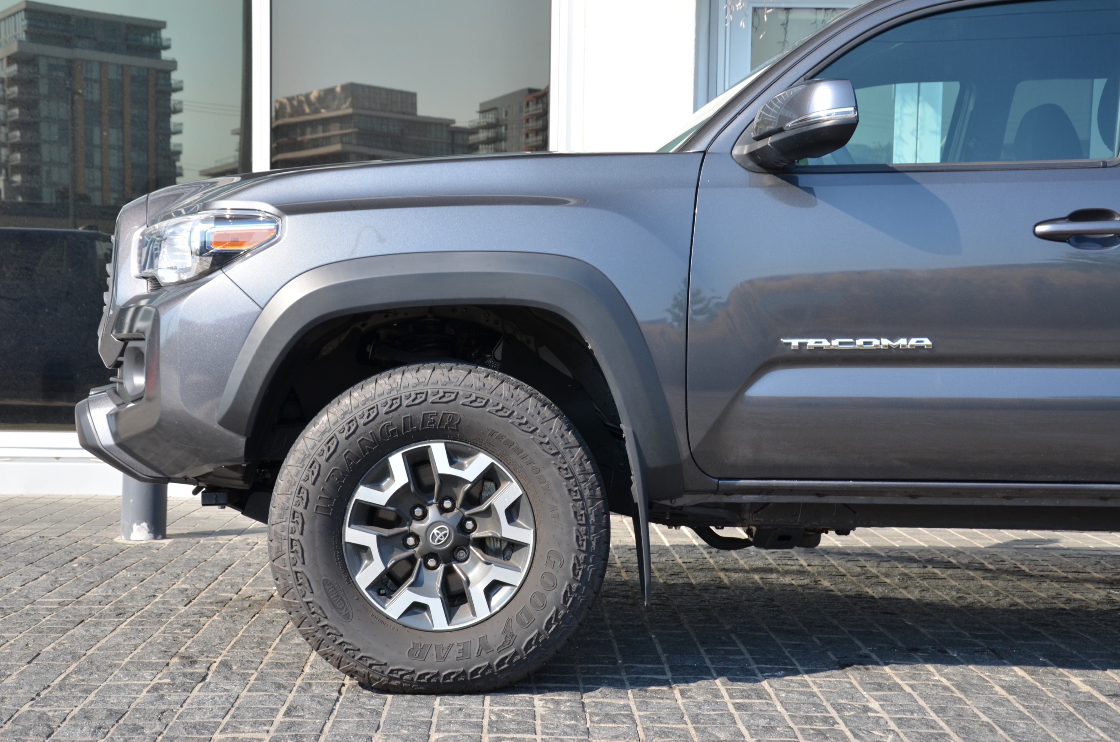 2023 Toyota Tacoma 4x4 Double Cab auto SB, Vancouver, Cash