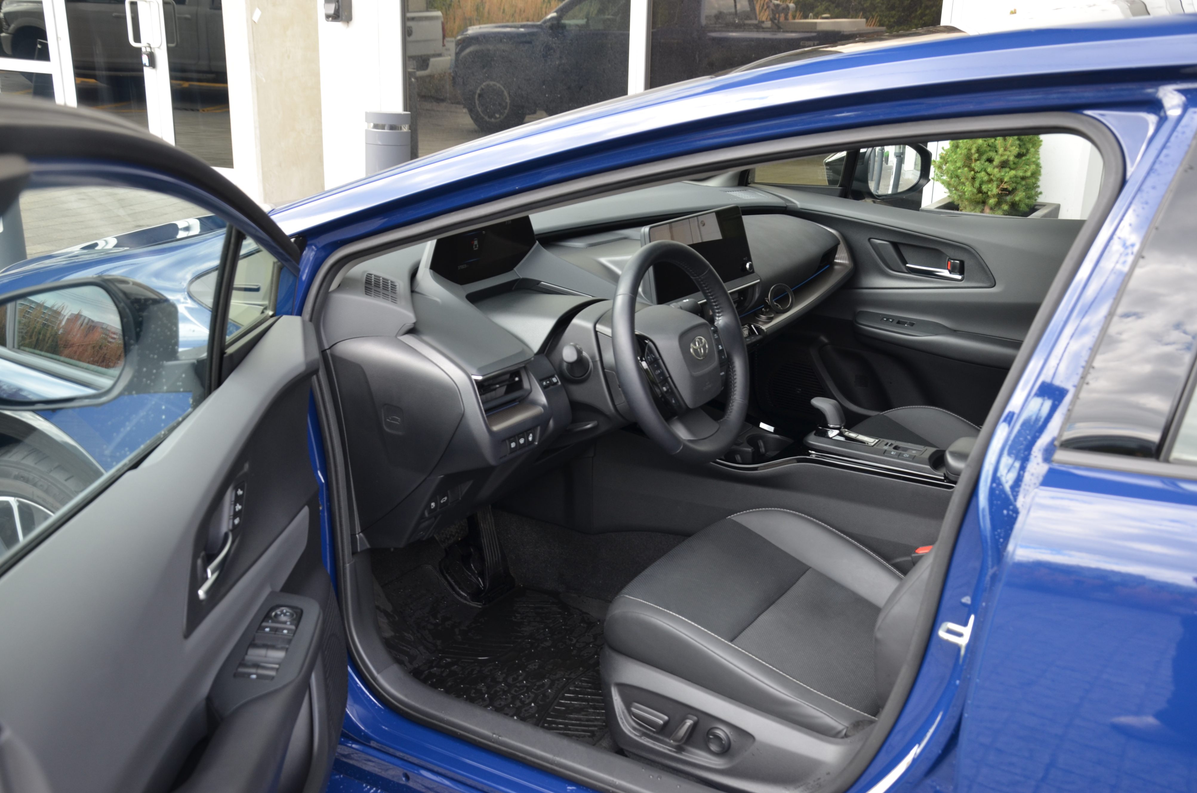 2024 Toyota Prius XLE AWD-e, Vancouver, Cash