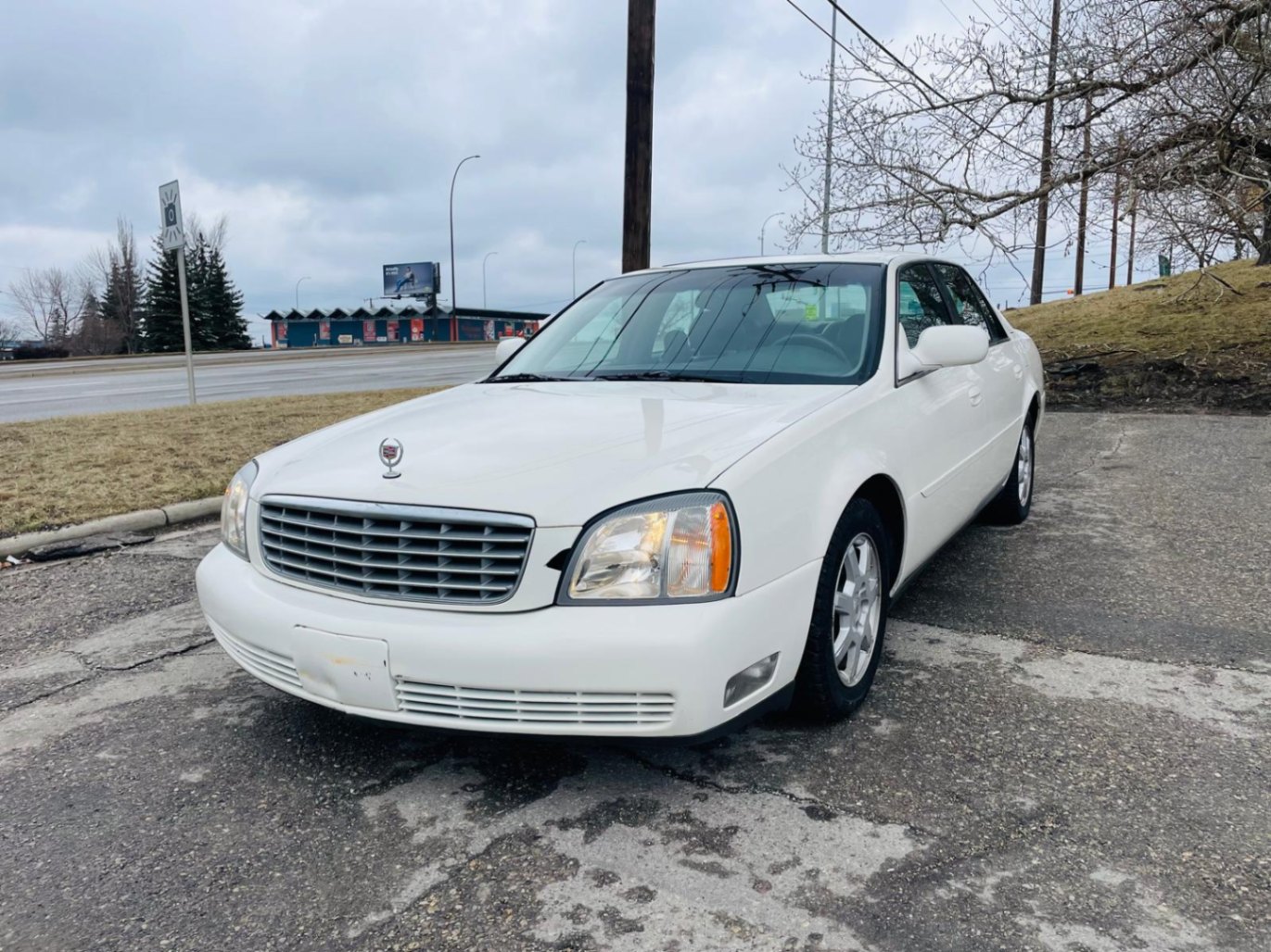 White 2005 Cadillac DeVille Sedan Front-Wheel Drive Automatic