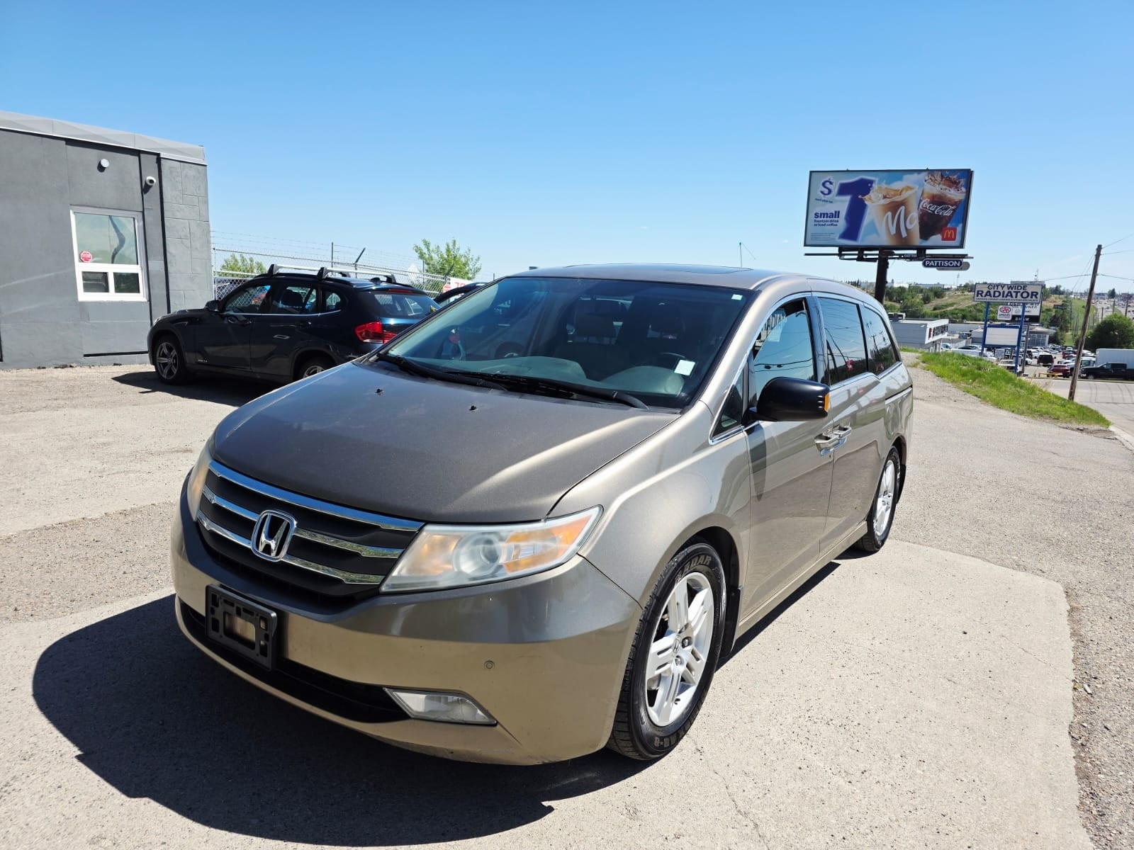 Gold 2013 Honda Odyssey Minivan Front-Wheel Drive Automatic