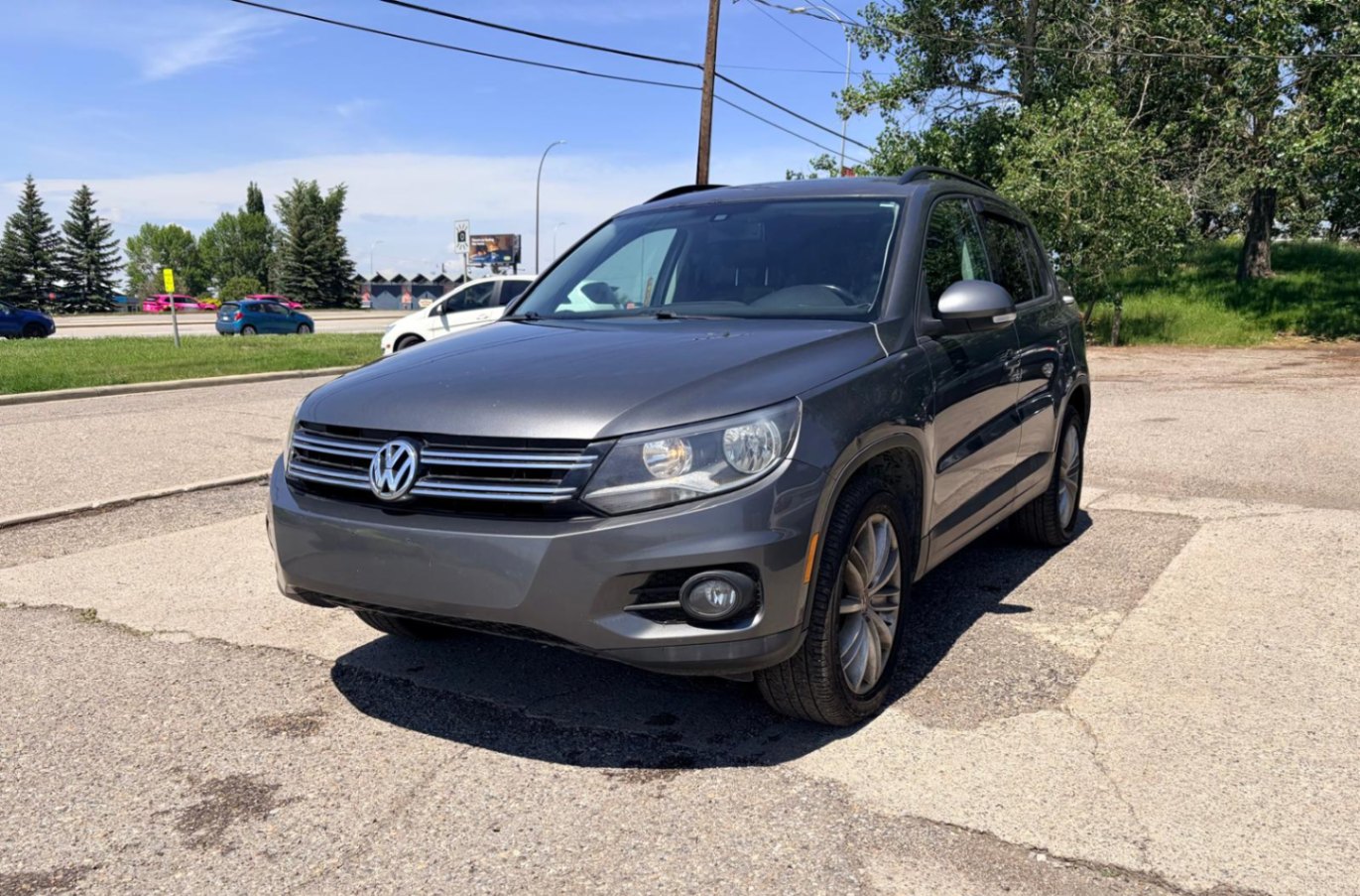 Gray 2016 Volkswagen Tiguan SUV / Crossover Automatic